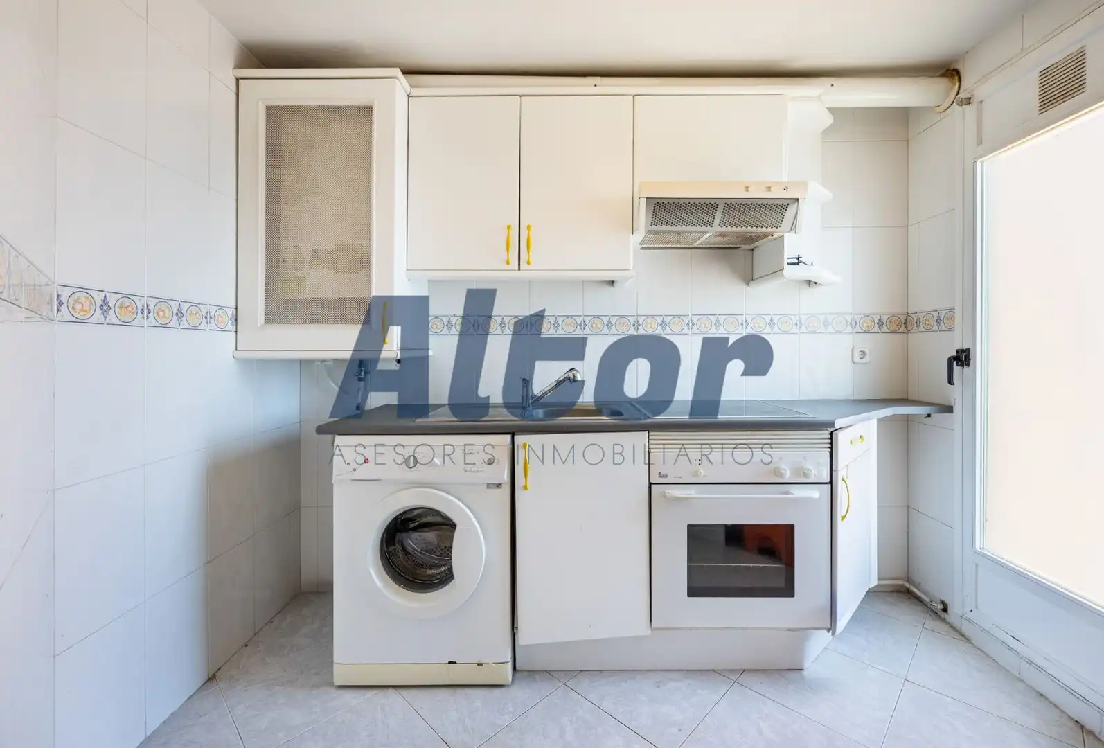 Küche von Dachboden zum Verkauf in Fuenlabrada mit Heizung, Terrasse und Alarm