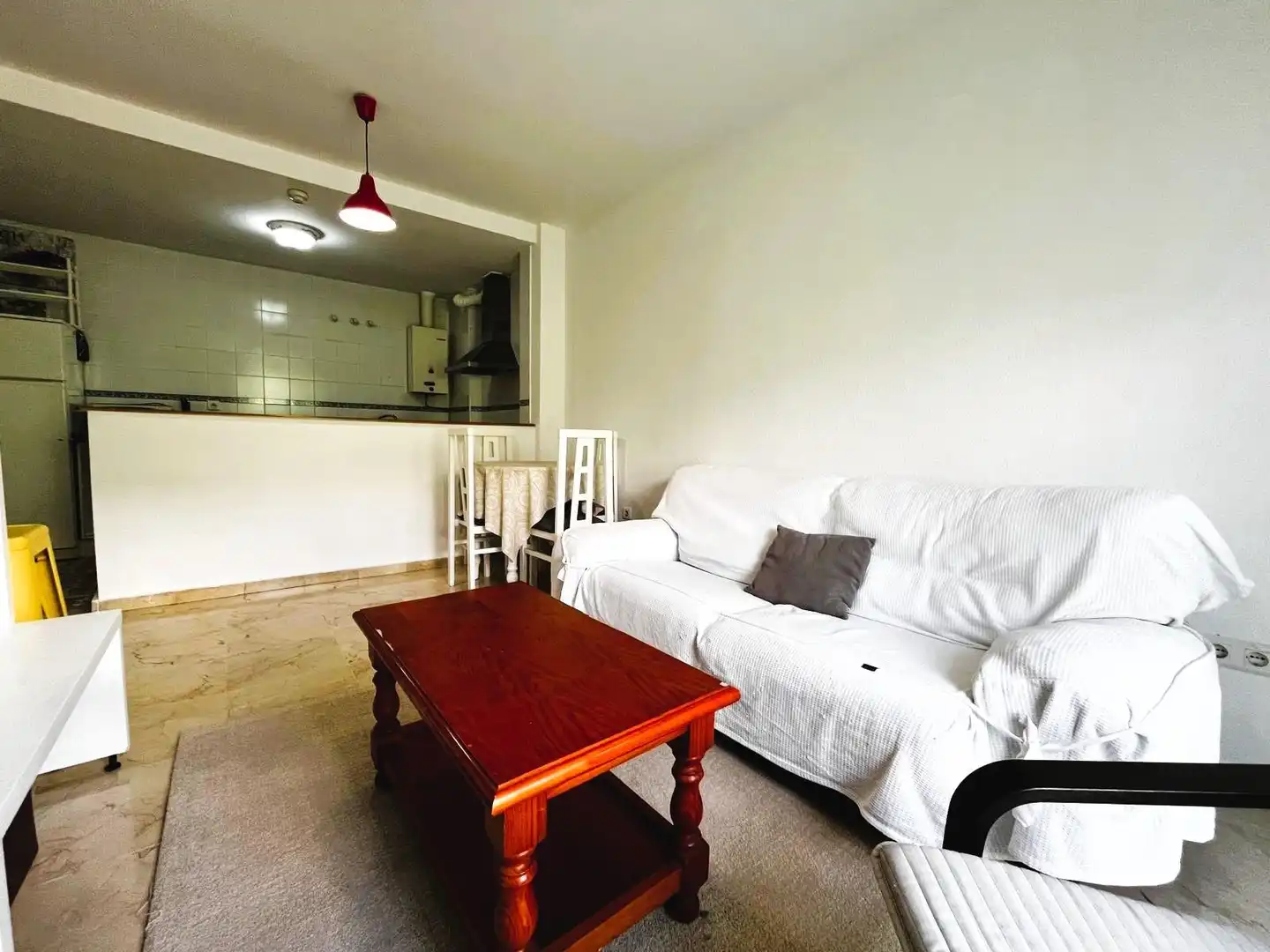 Sala de estar de Apartamento en venta en San Roque con Amueblado, Alarma y Piscina comunitaria