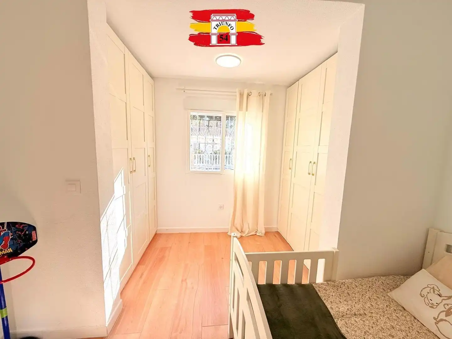 Schlafzimmer von Haus oder Chalet zum Verkauf in Pilar de la Horadada mit Klimaanlage, Privatgarten und Schwimmbad