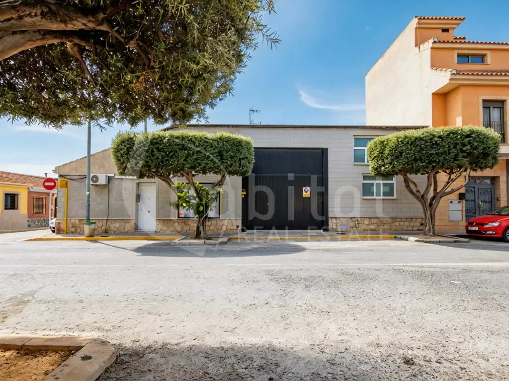 Vista exterior de Nau industrial de lloguer en Los Montesinos