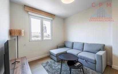 Living room of Flat to rent in  Madrid Capital  with Air Conditioner, Heating and Parquet flooring
