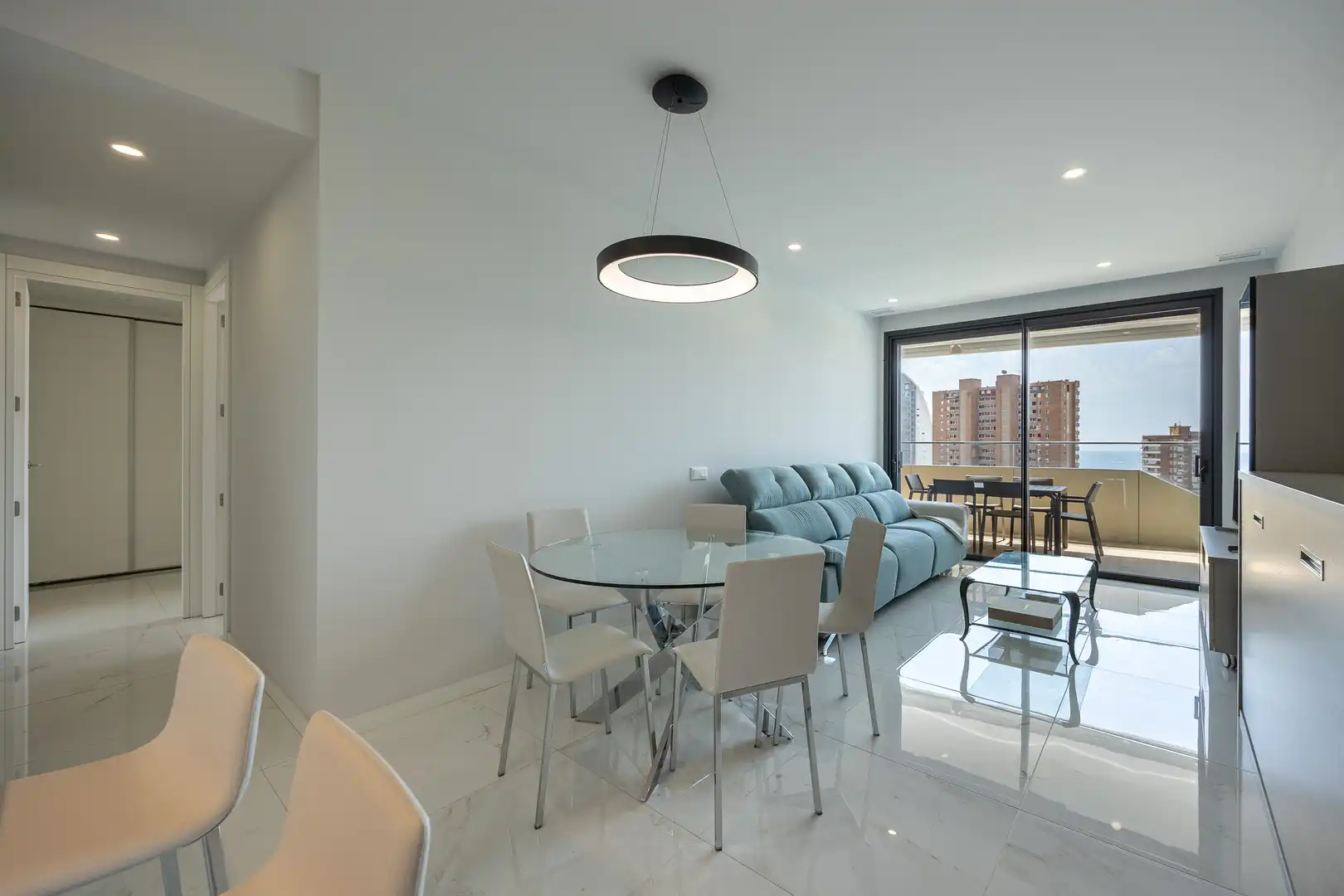 Sala de estar de Apartamento en venta en Benidorm con Trastero, Piscina y Amueblado