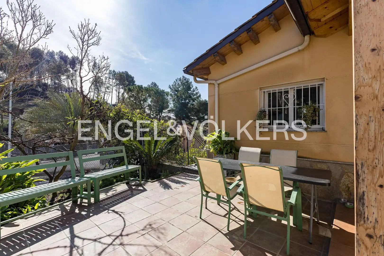 Terrassa de Casa o xalet en venda en Rubí amb Calefacció, Jardí privat i Parquet