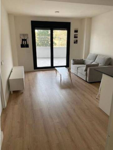 Piso en Alquiler en Calle María Barrientos en El Cónsul - Ciudad Universitaria - El Romeral