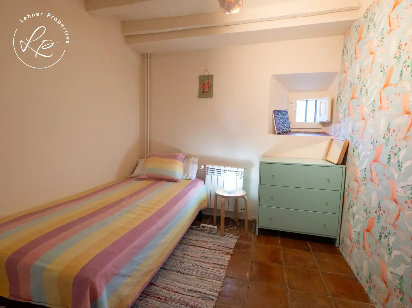 Dormitori de Finca rústica en venda en Navata amb Aire condicionat, Calefacció i Jardí privat