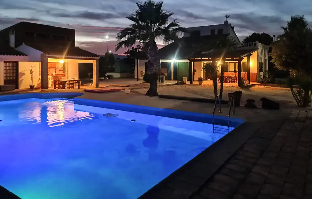 Chalet con terraza en venta en Calle Urba Coto Riñales 119, imagen 3
