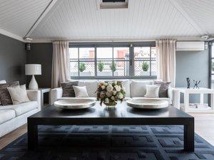 Sala d'estar de Dúplex de lloguer en  Barcelona Capital amb Aire condicionat, Terrassa i Moblat