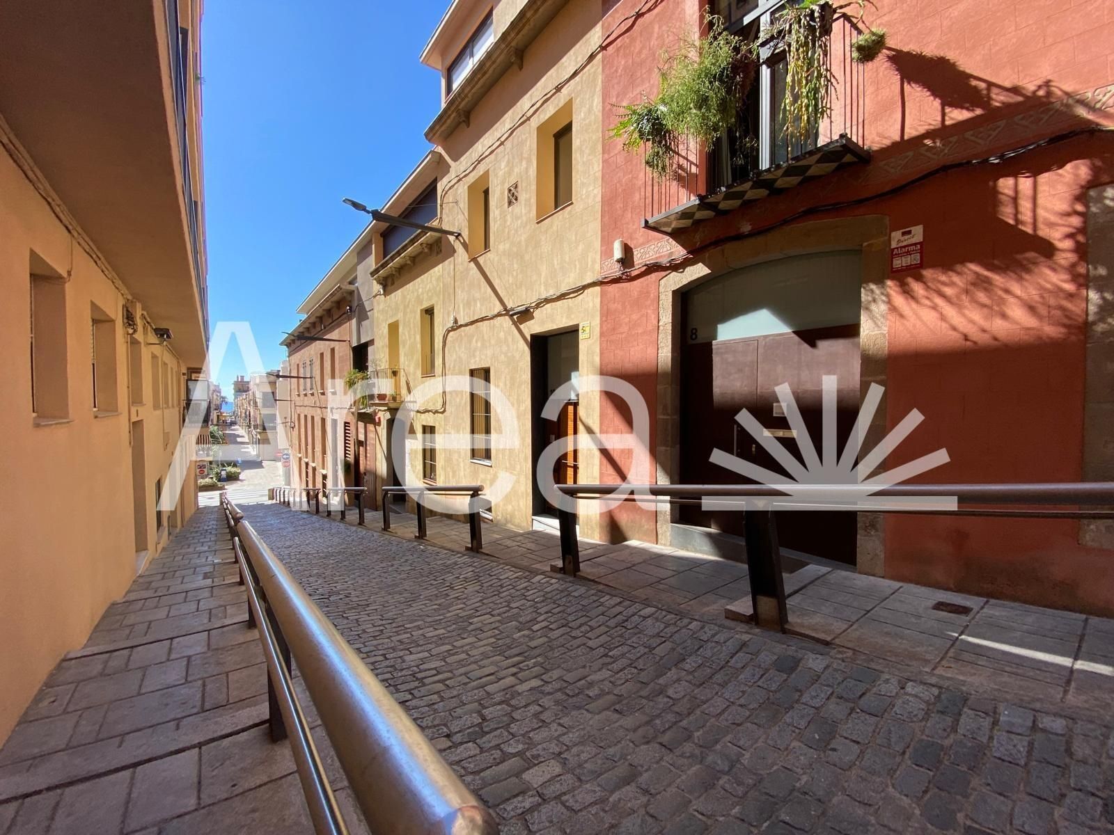 Vista exterior de Casa adosada en venda en Mataró amb Terrassa