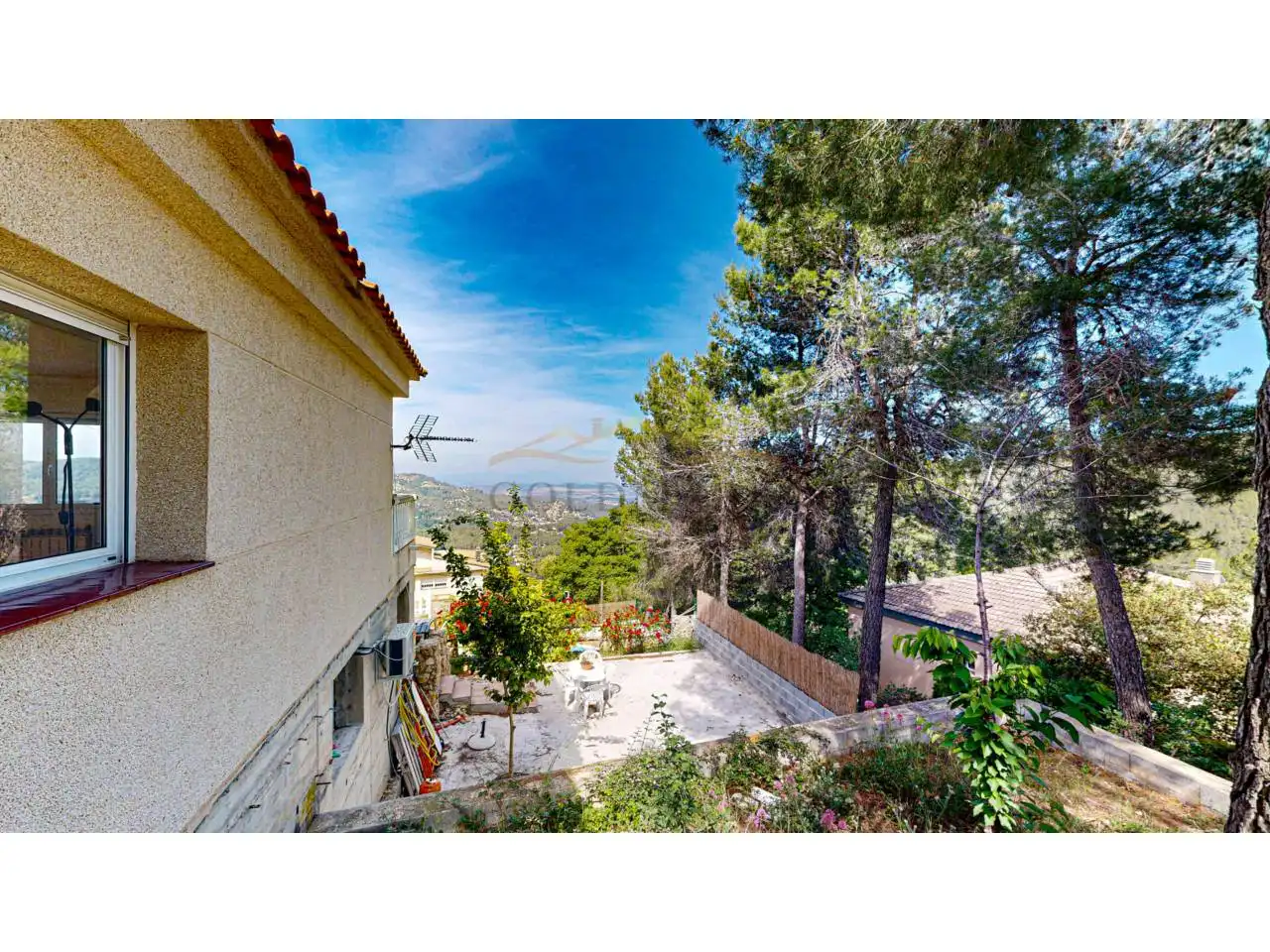 Vista exterior de Casa o xalet en venda en Corbera de Llobregat amb Aire condicionat, Jardí privat i Terrassa