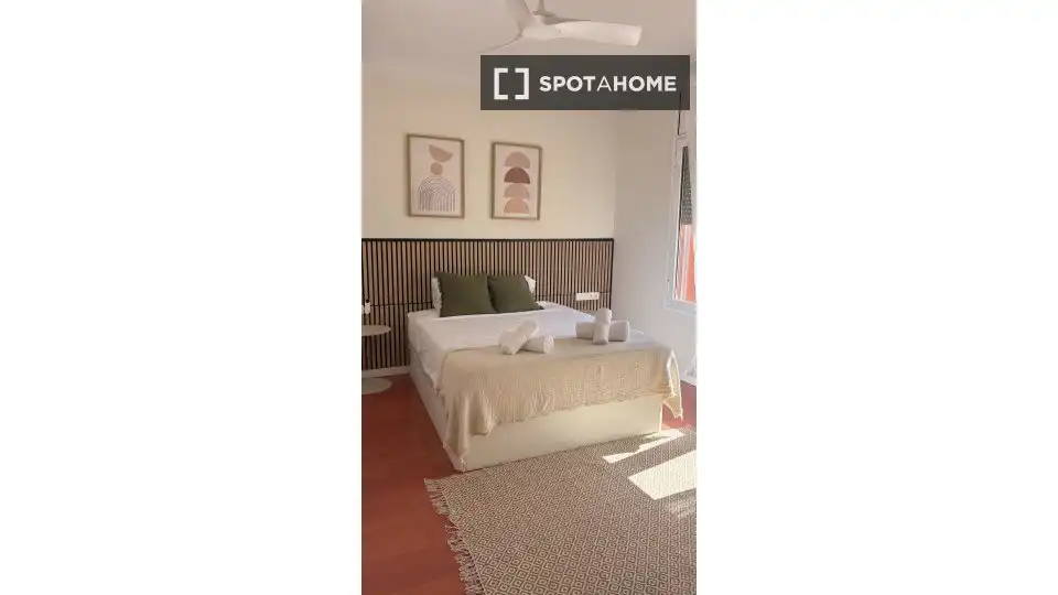 Bedroom of Flat for share in Sant Boi de Llobregat  with Air Conditioner, Heating and Furnished
