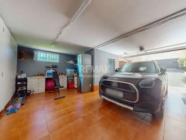 Casa adosada en venta en Vigo  con Calefacción, Jardín privado y Terraza