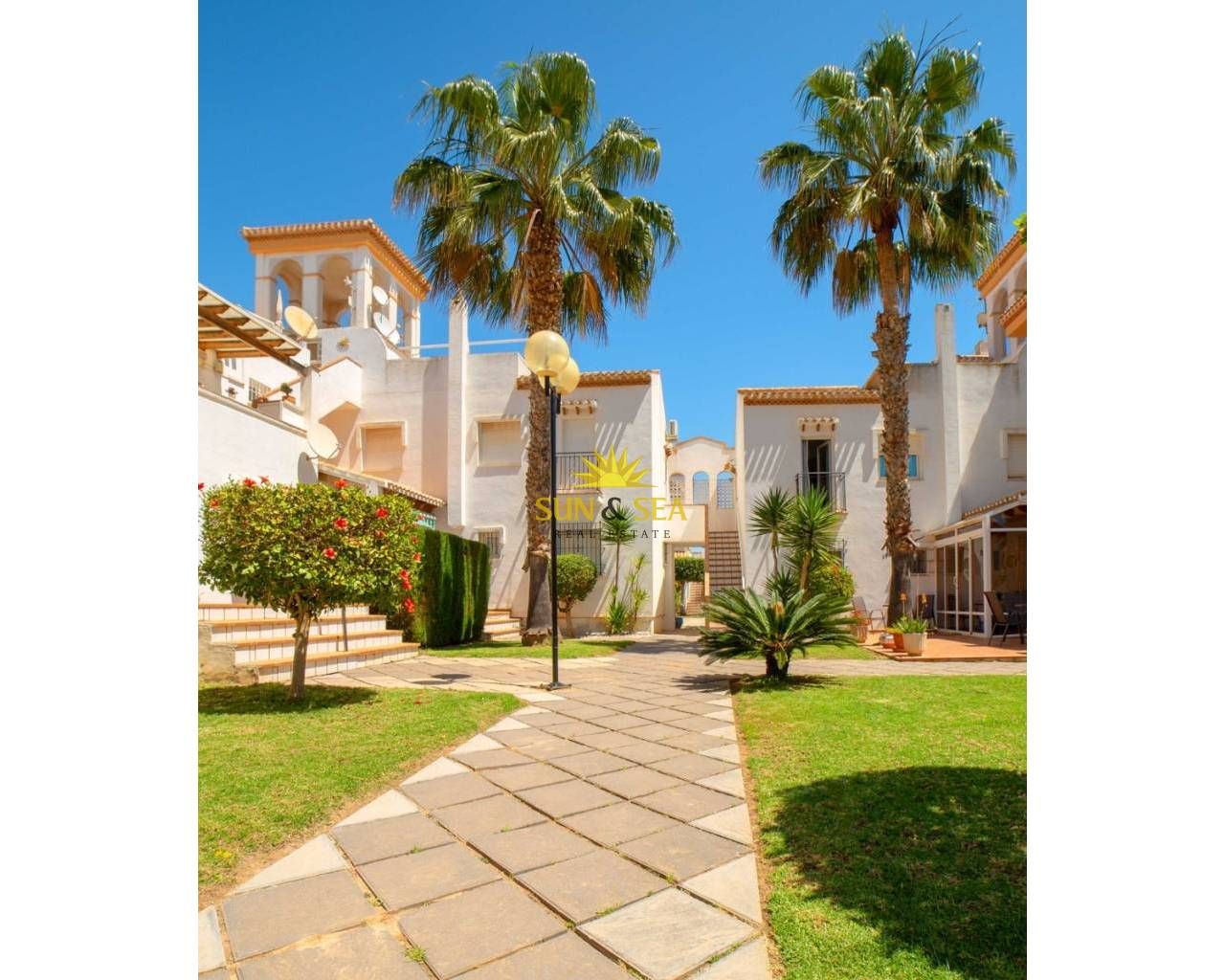 Vista exterior de Casa o xalet de lloguer en Orihuela amb Aire condicionat, Calefacció i Terrassa