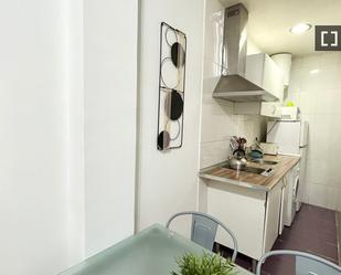 Cuina de Pis de lloguer en  Madrid Capital amb Aire condicionat, Calefacció i Moblat