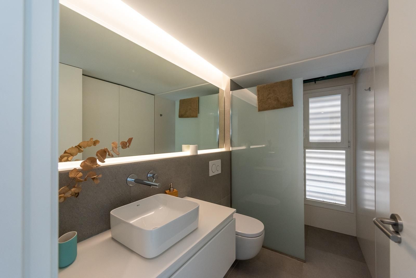Baño de Piso de alquiler en Alicante / Alacant con Aire acondicionado y Calefacción