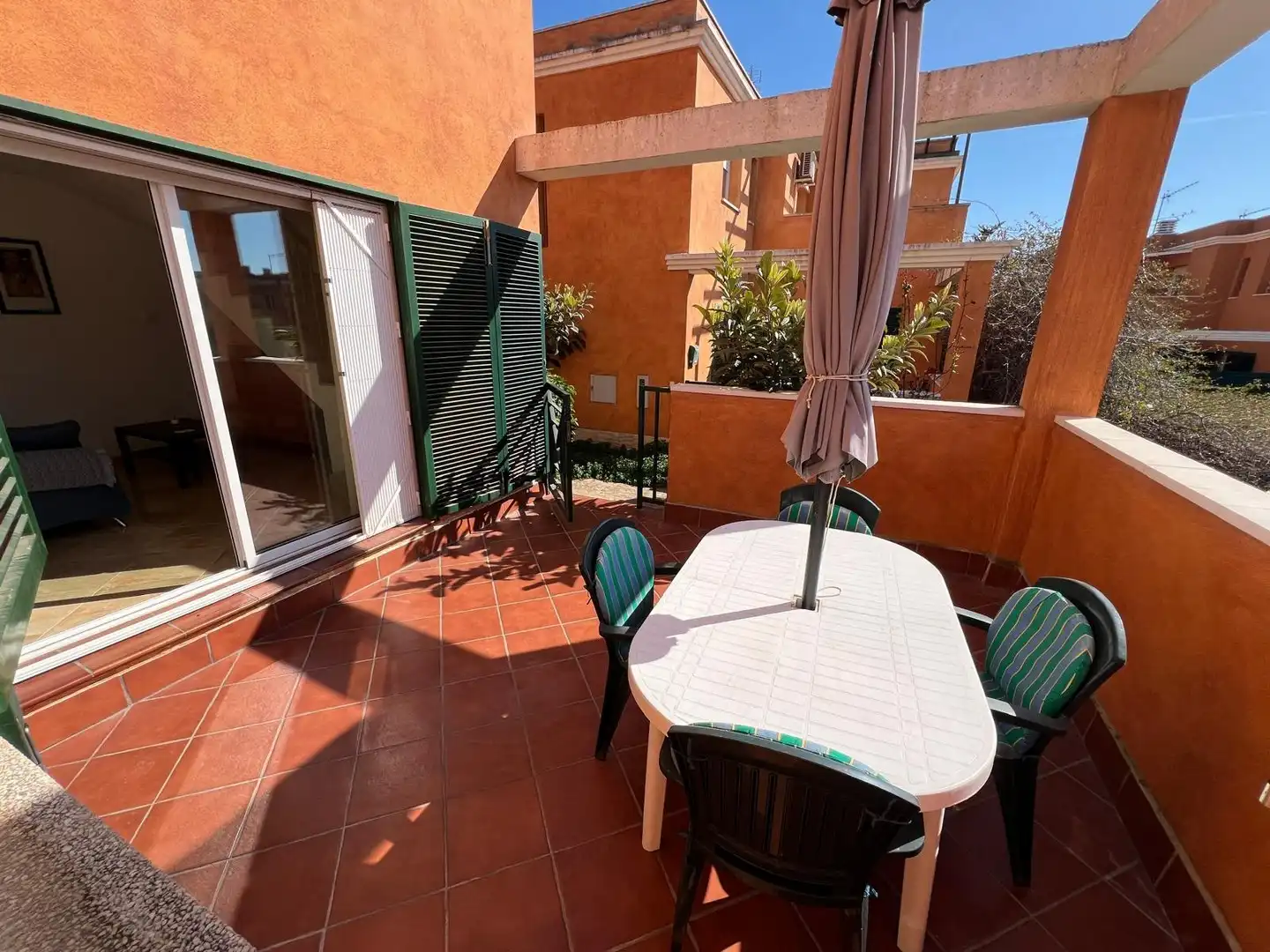 Terrasse von Einfamilien-Reihenhaus zum Verkauf in El Vendrell mit Klimaanlage, Heizung und Terrasse