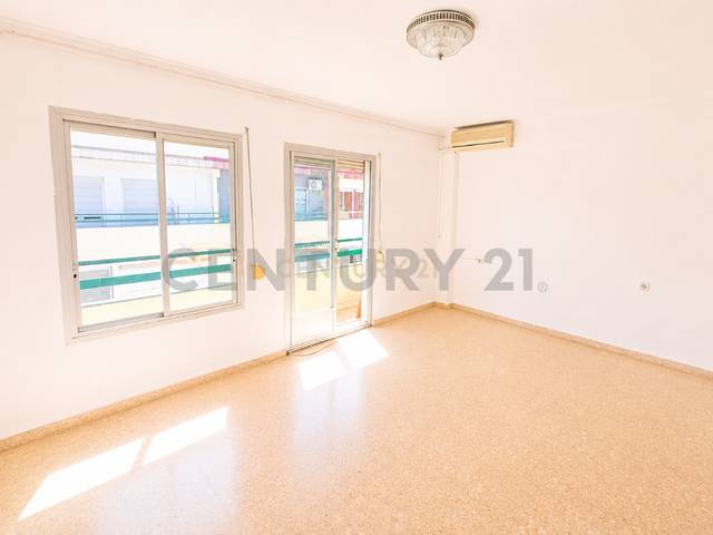 Piso en Venta en Avinguda de les Tres Creus, 71, València, Spain, -1 en Vara de Quart