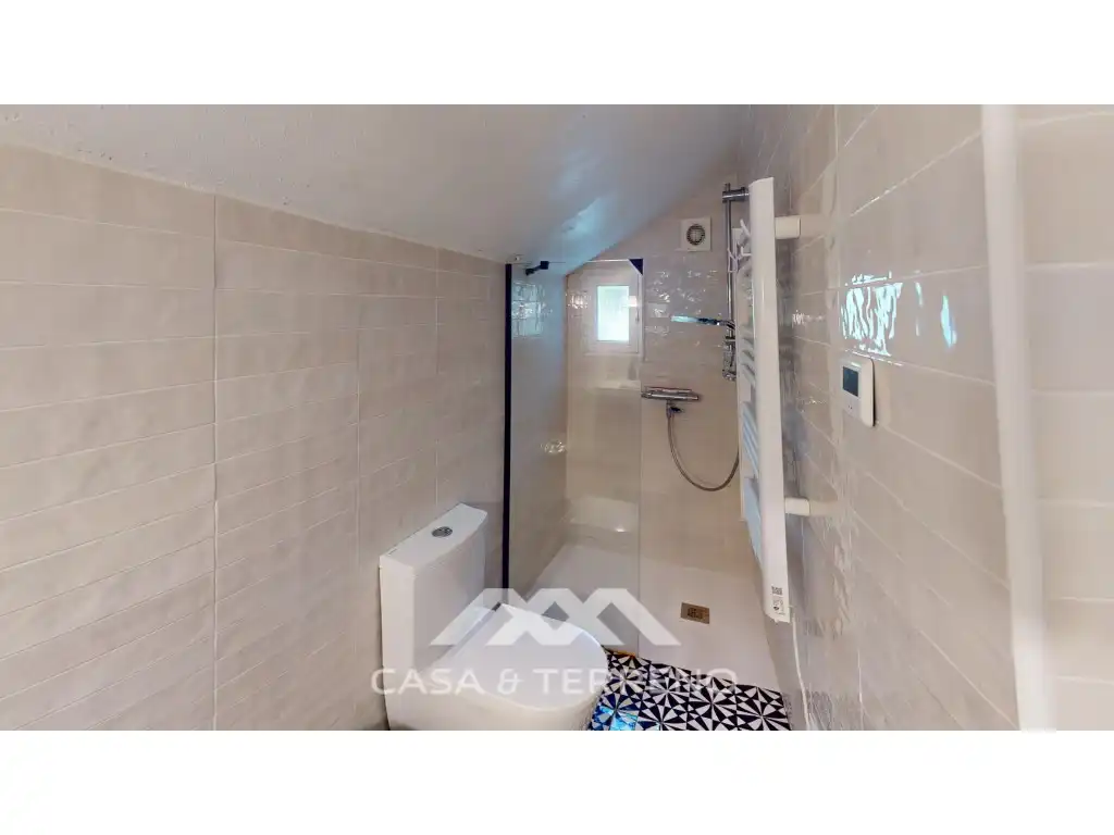 Bathroom of Commercial properties for sale in Arenas  with Air Conditioner