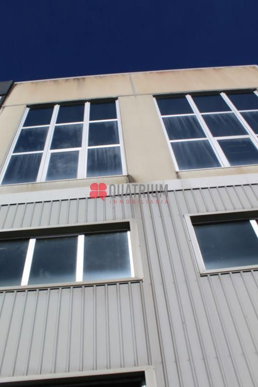 Vista exterior de Nave industrial en venta en Santiago de Compostela 