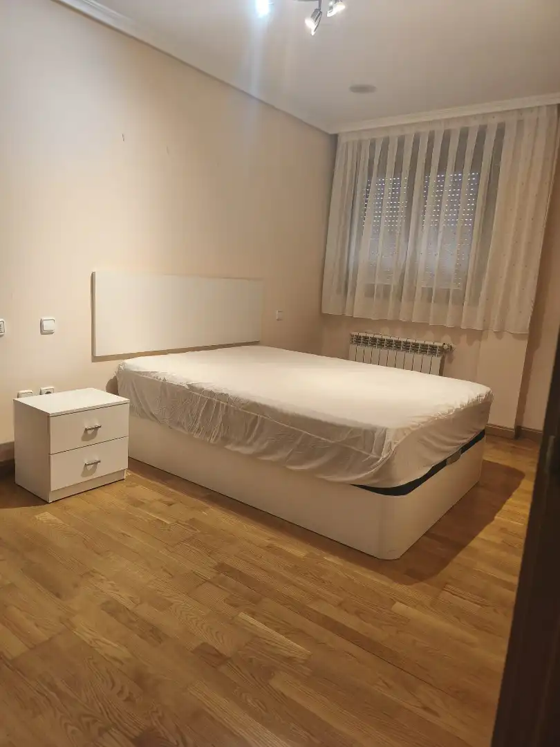 Bedroom of Flat for rent in Cuenca  with Air Conditioner, Heating and Parquet flooring
