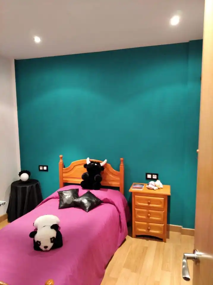 Schlafzimmer von Erdgeschoss zum Verkauf in Plasencia mit Möbliert