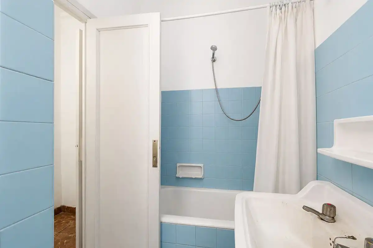 Bathroom of Flat for sale in Sevilla  with Heating, Terrace and Balcony