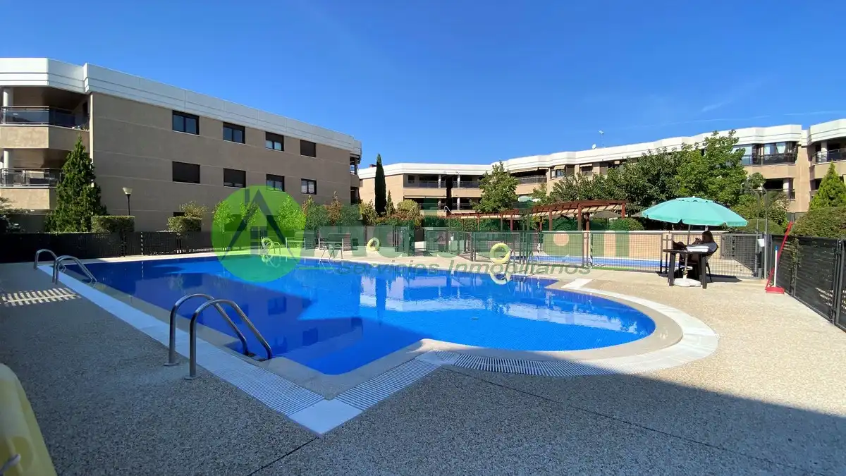 Piscina de Piso de alquiler en Las Rozas de Madrid con Aire acondicionado, Calefacción y Terraza
