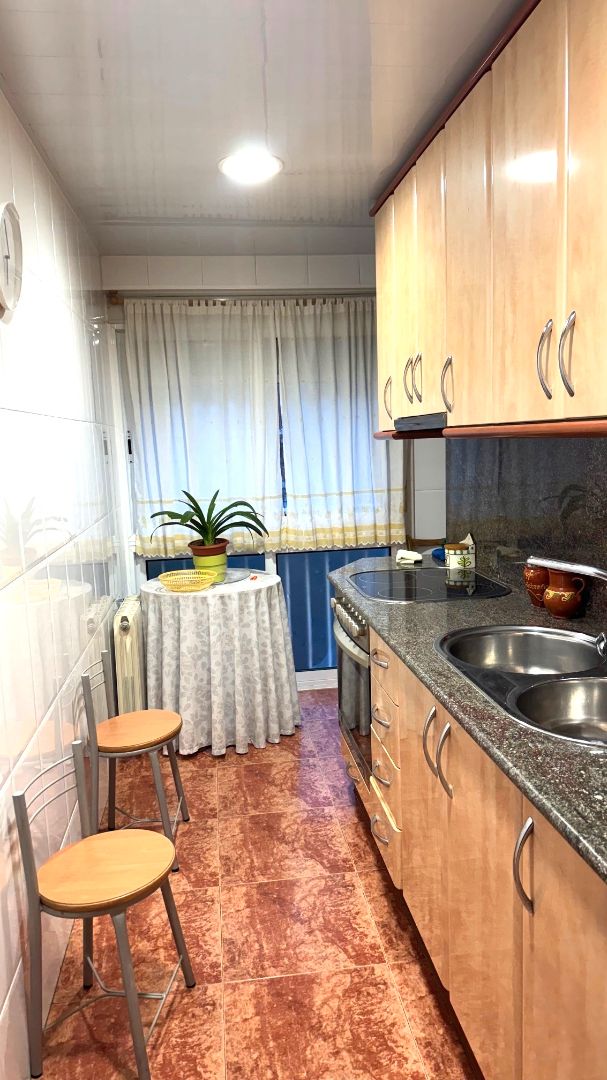 Cuina de Pis en venda en Cornellà de Llobregat amb Aire condicionat, Calefacció i Forn