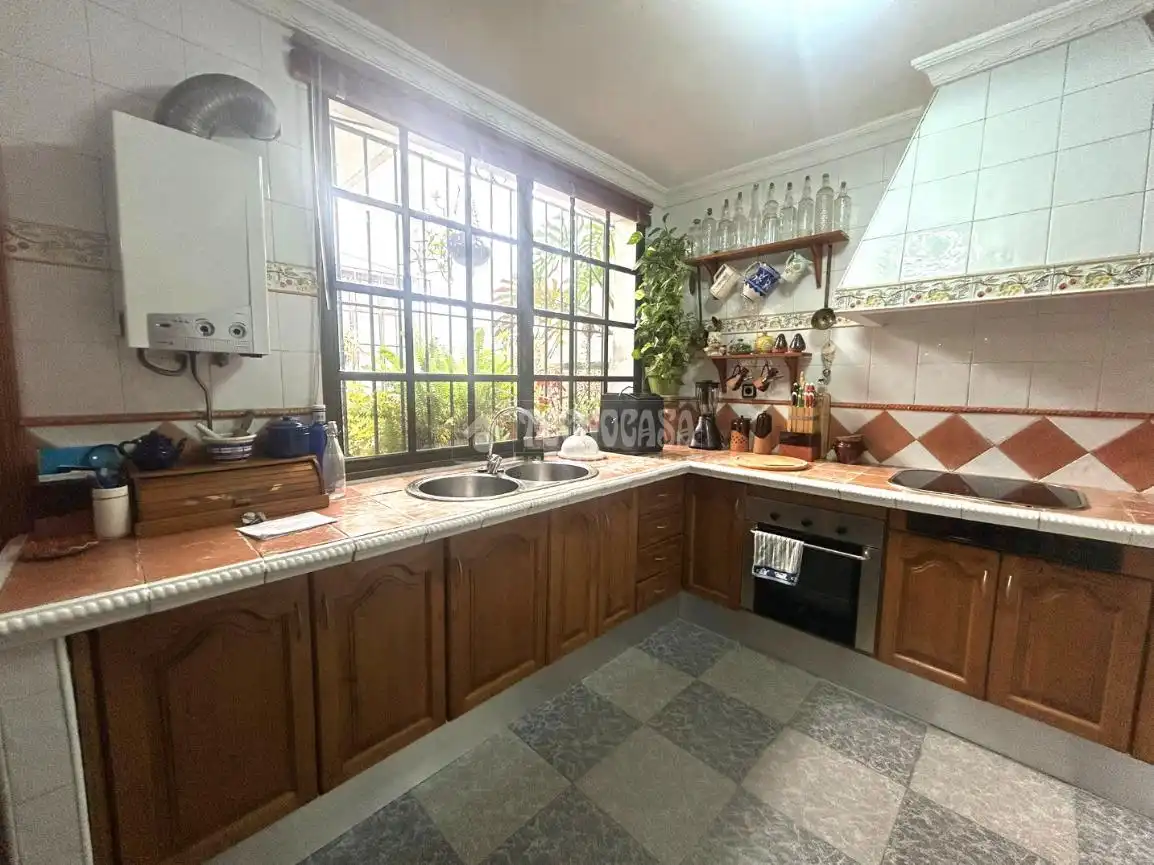 Cocina de Casa adosada en venta en Huelva con Aire acondicionado