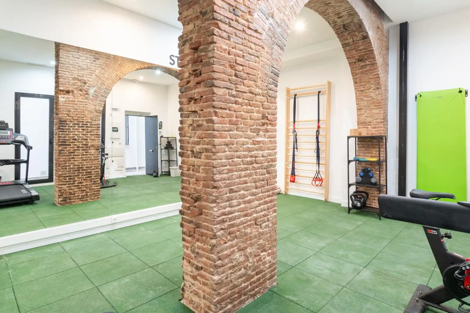 Study for rent in Madrid  with Air Conditioner, Heating and Furnished