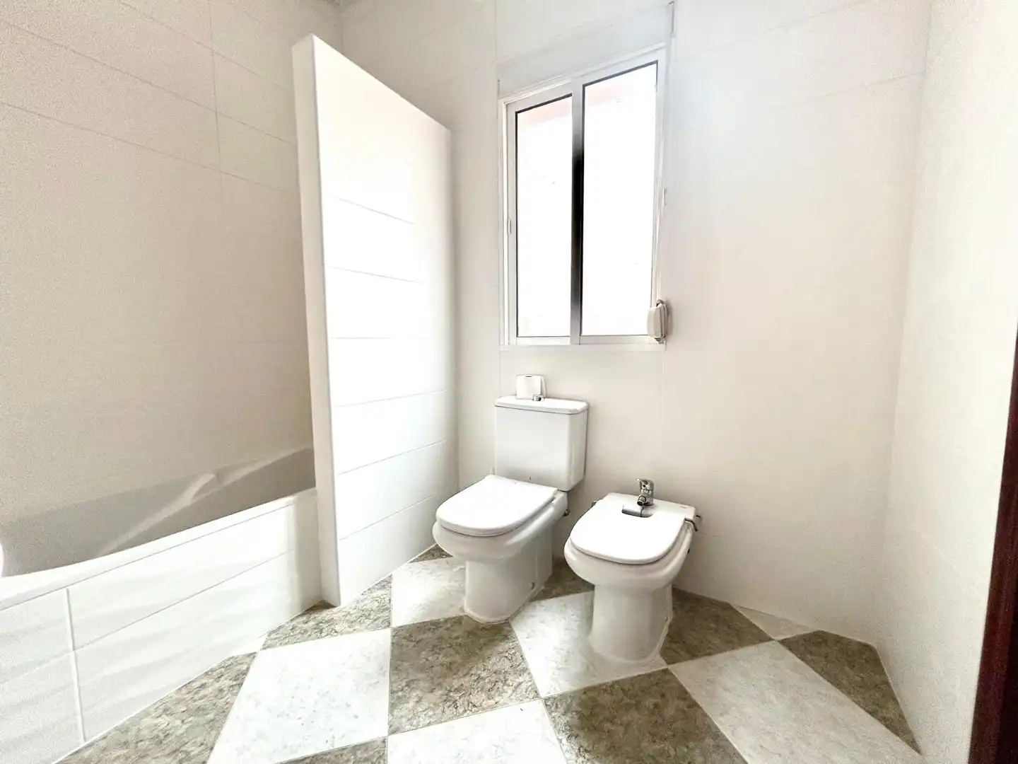 Baño de Casa adosada en venta en Alcolea del Río con Alarma