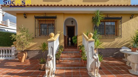 CHALET CON PISCINA Y JARDÍN A SOLO 10 MINUTOS DE GRANADA