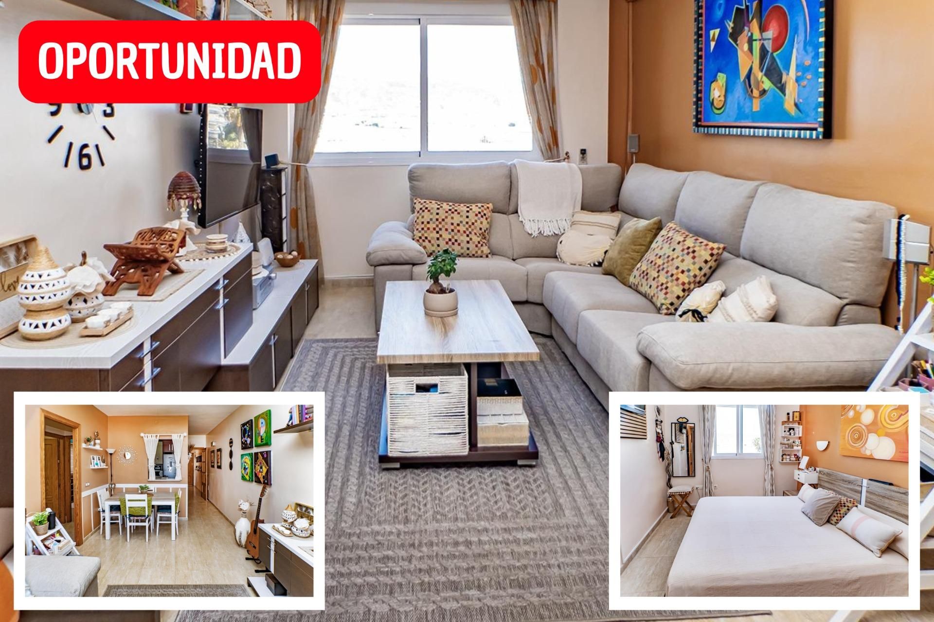 Sala d'estar de Pis en venda en Roquetas de Mar amb Aire condicionat i Moblat