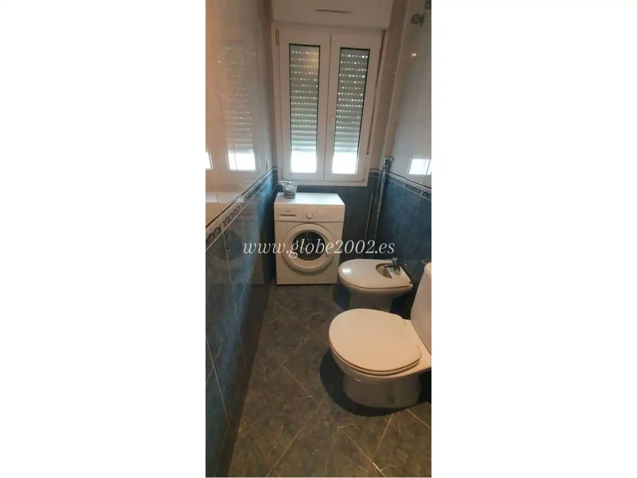 Bathroom of Study for rent in Cádiz  with Air Conditioner, Furnished and Balcony
