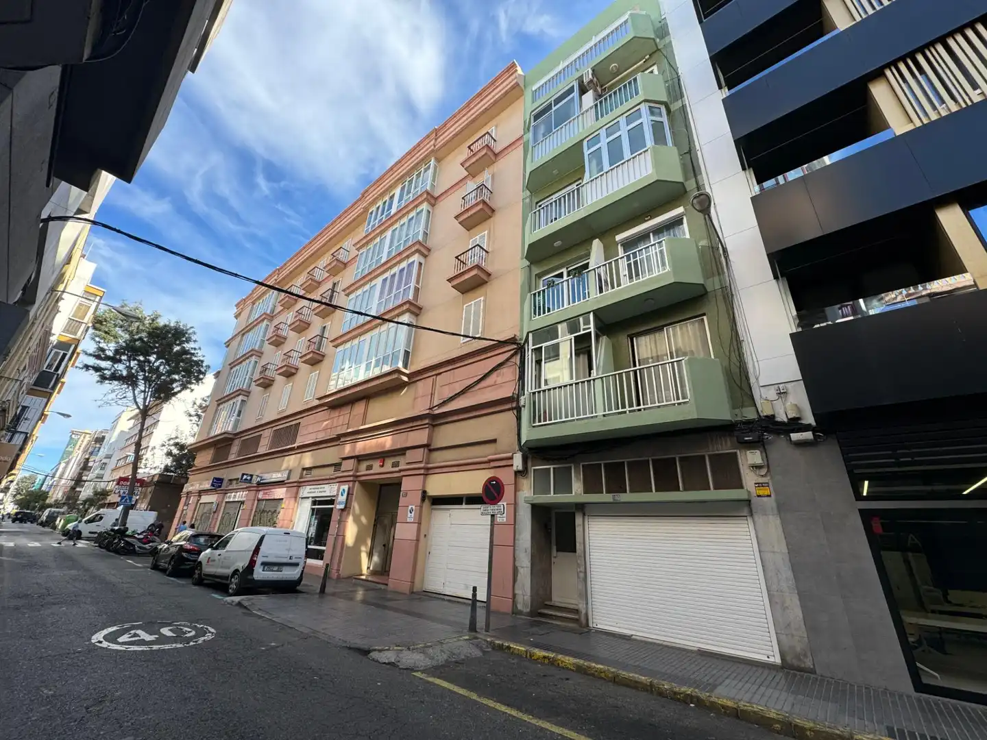 Vista exterior de Estudi en venda en Las Palmas de Gran Canaria amb Aire condicionat i Moblat