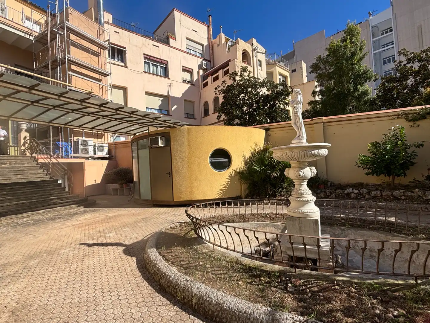Außenansicht von Erdgeschoss zum Verkauf in Terrassa mit Klimaanlage, Heizung und Privatgarten