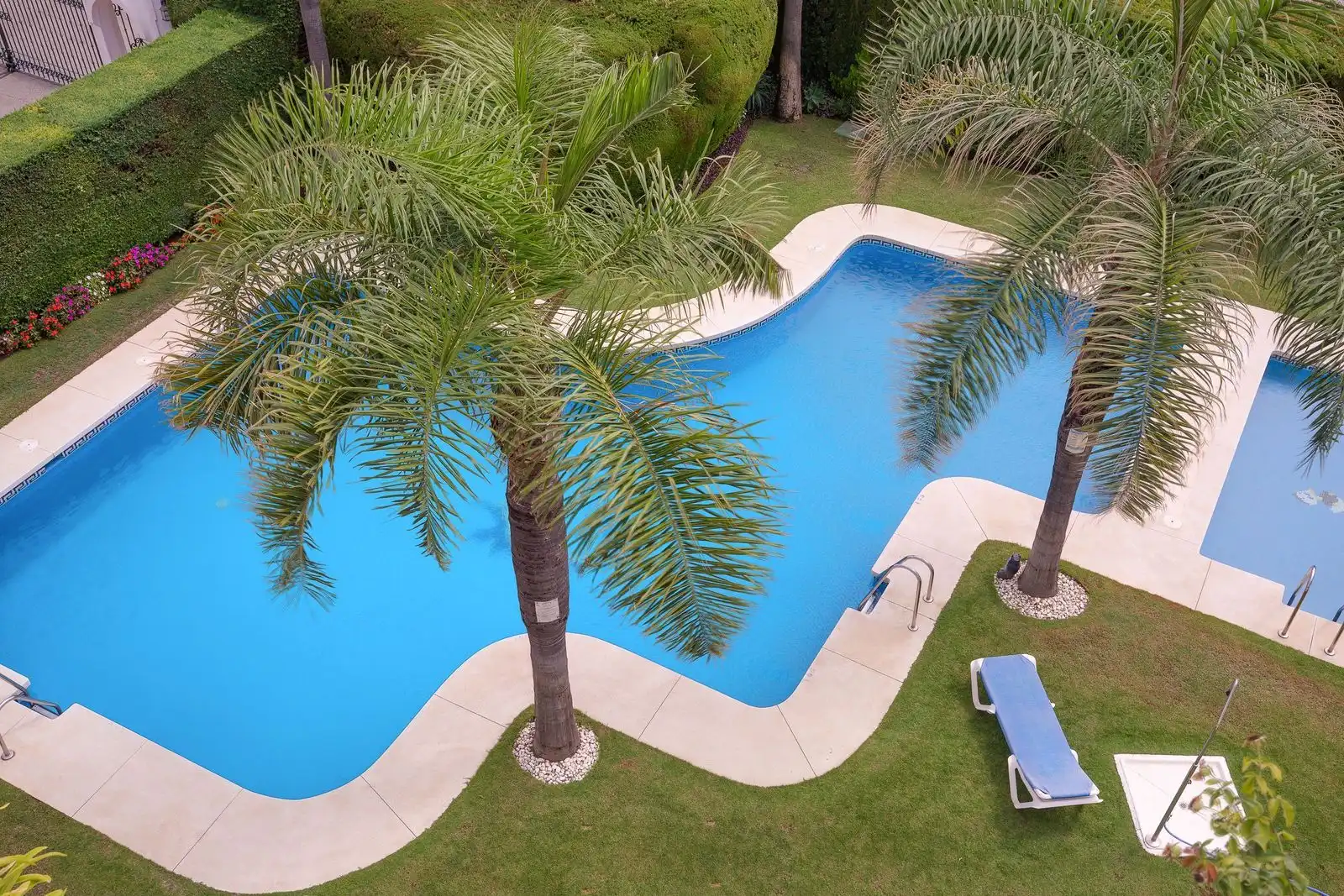 Schwimmbecken von Maisonette zum Verkauf in Marbella mit Klimaanlage, Terrasse und Abstellraum