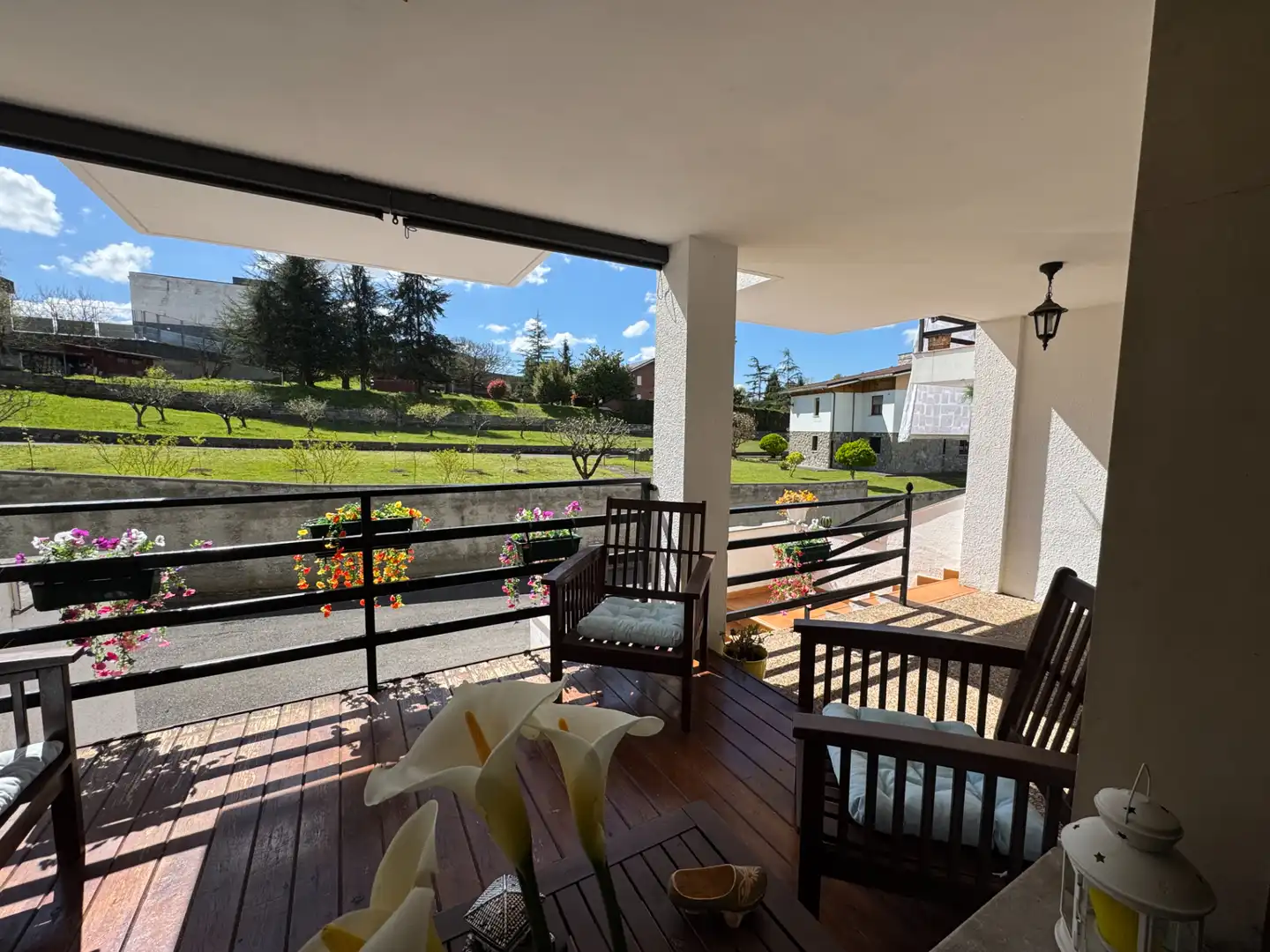 Terrassa de Casa o xalet en venda en Oviedo  amb Calefacció, Jardí privat i Parquet