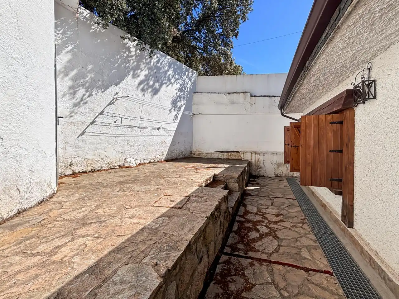 Vista exterior de Casa o xalet en venda en El Escorial amb Calefacció, Jardí privat i Terrassa