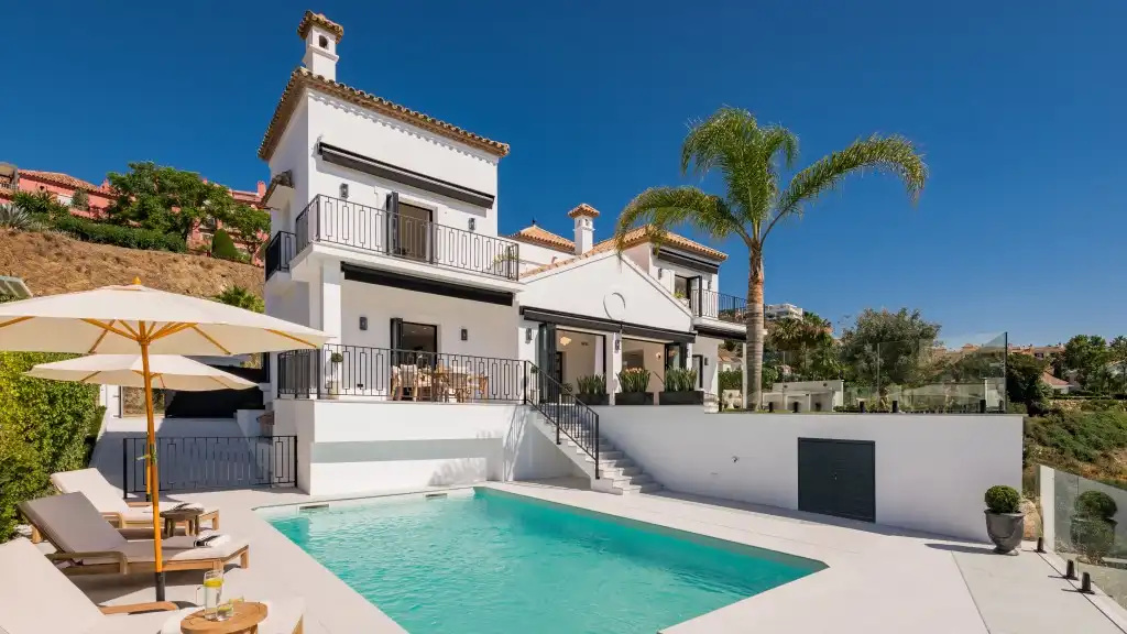 Chalet con piscina en venta en La Quinta