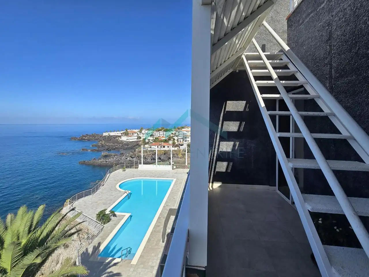 Àtic amb piscina en venda a Avenida la Gaviota 9