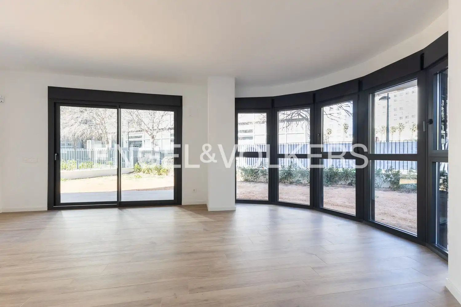 Exterior view of Apartments for sale in Valencia  with Air Conditioner, Heating and Private garden