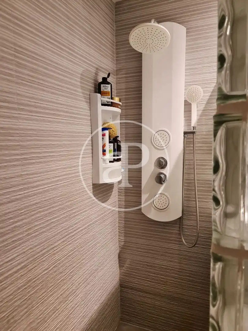 Badezimmer von Wohnung zur Miete in Valencia mit Klimaanlage, Heizung und Privatgarten