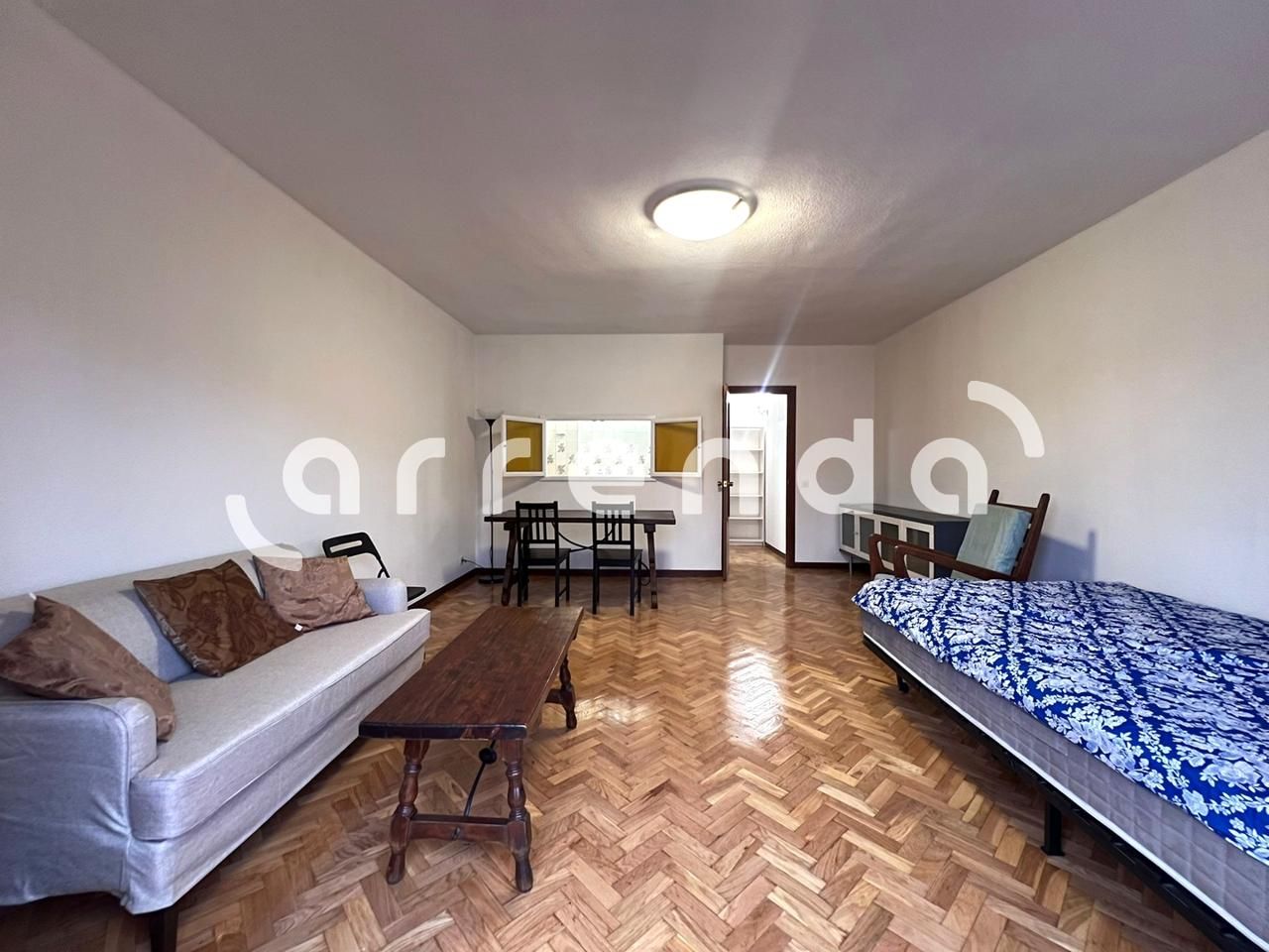 Sala d'estar de Estudi de lloguer en  Madrid Capital amb Aire condicionat, Calefacció i Parquet