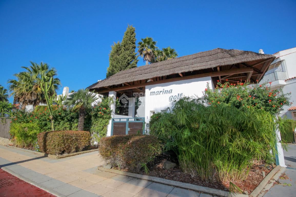 Vista exterior de Pis en venda en Rota amb Aire condicionat, Terrassa i Balcó