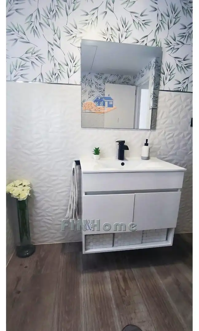 Bathroom of Flat for sale in Sevilla  with Air Conditioner, Heating and Furnished