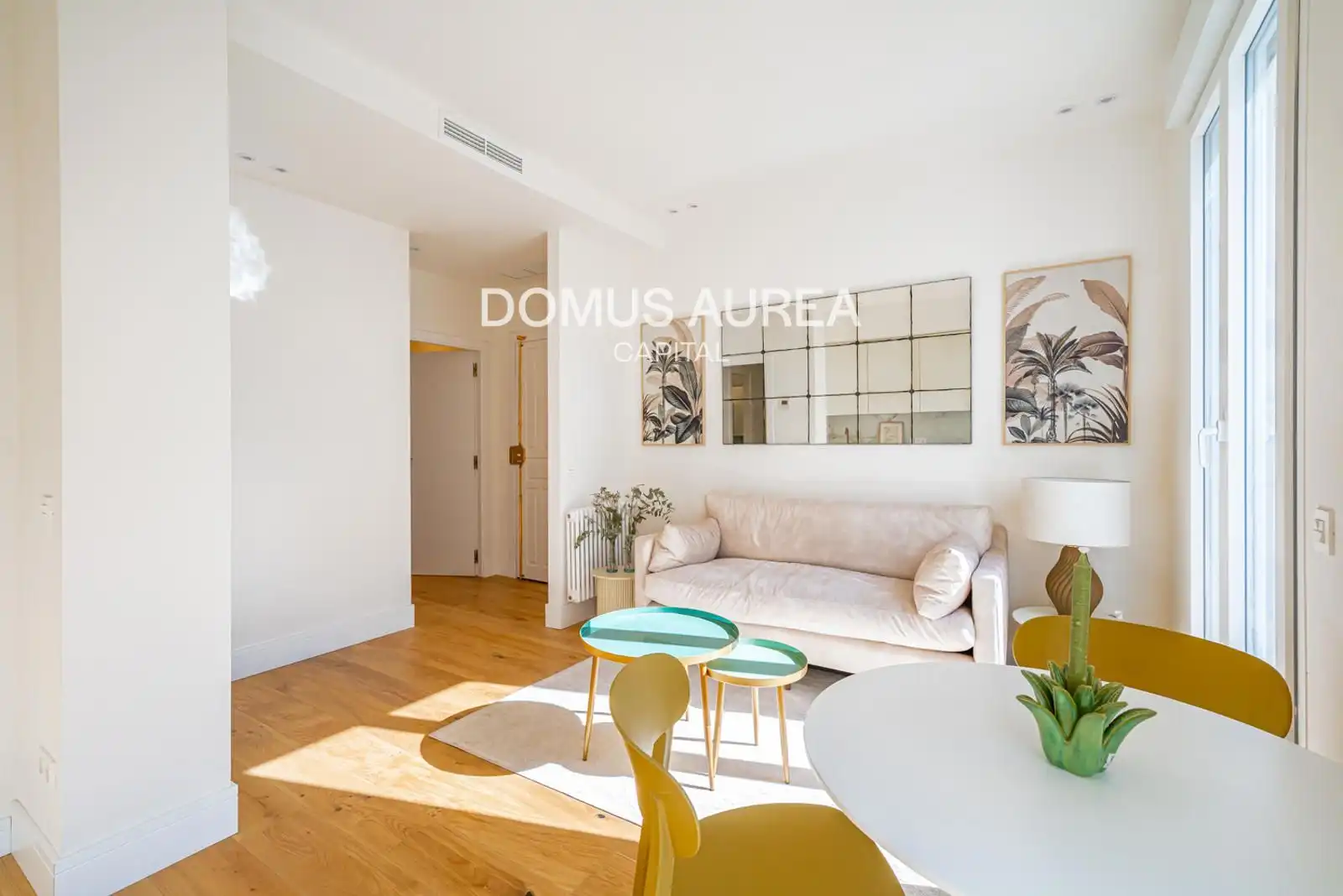 Living room of Flat for rent in Madrid  with Air Conditioner, Heating and Parquet flooring