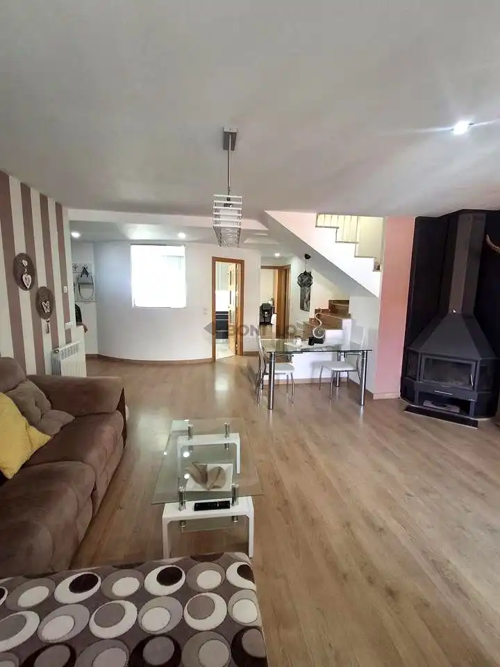 Living room of Duplexes for rent in Teruel  with Air Conditioner, Heating and Parquet flooring