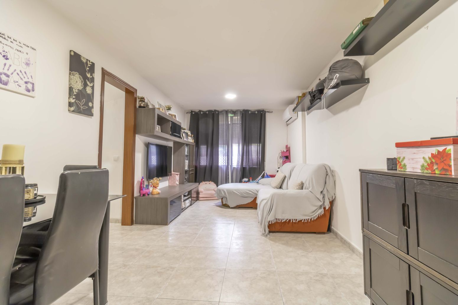 Sala d'estar de Pis en venda en Montequinto amb Aire condicionat