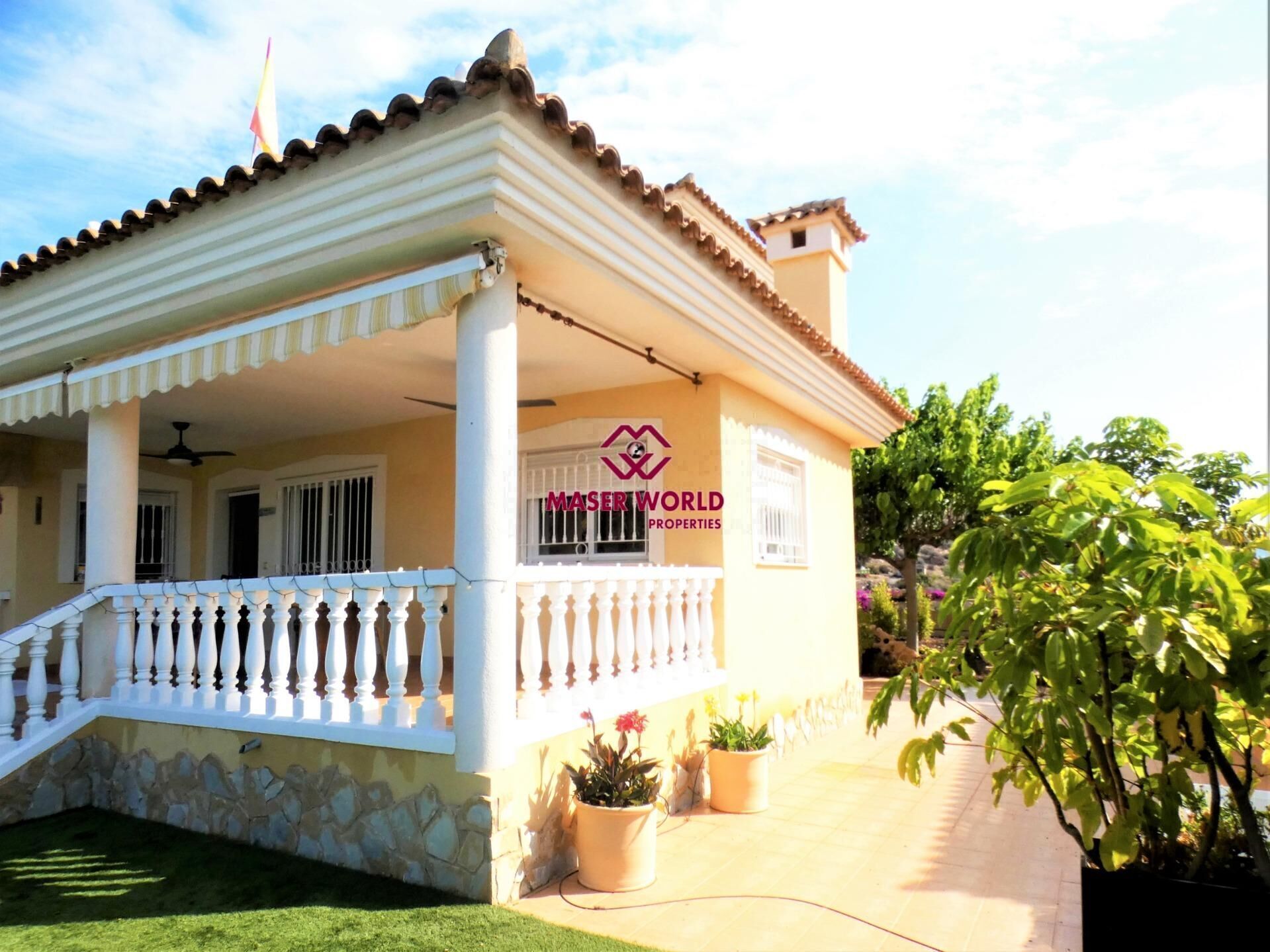 Vista exterior de Casa o xalet en venda en Mazarrón amb Jardí privat, Piscina i Balcó