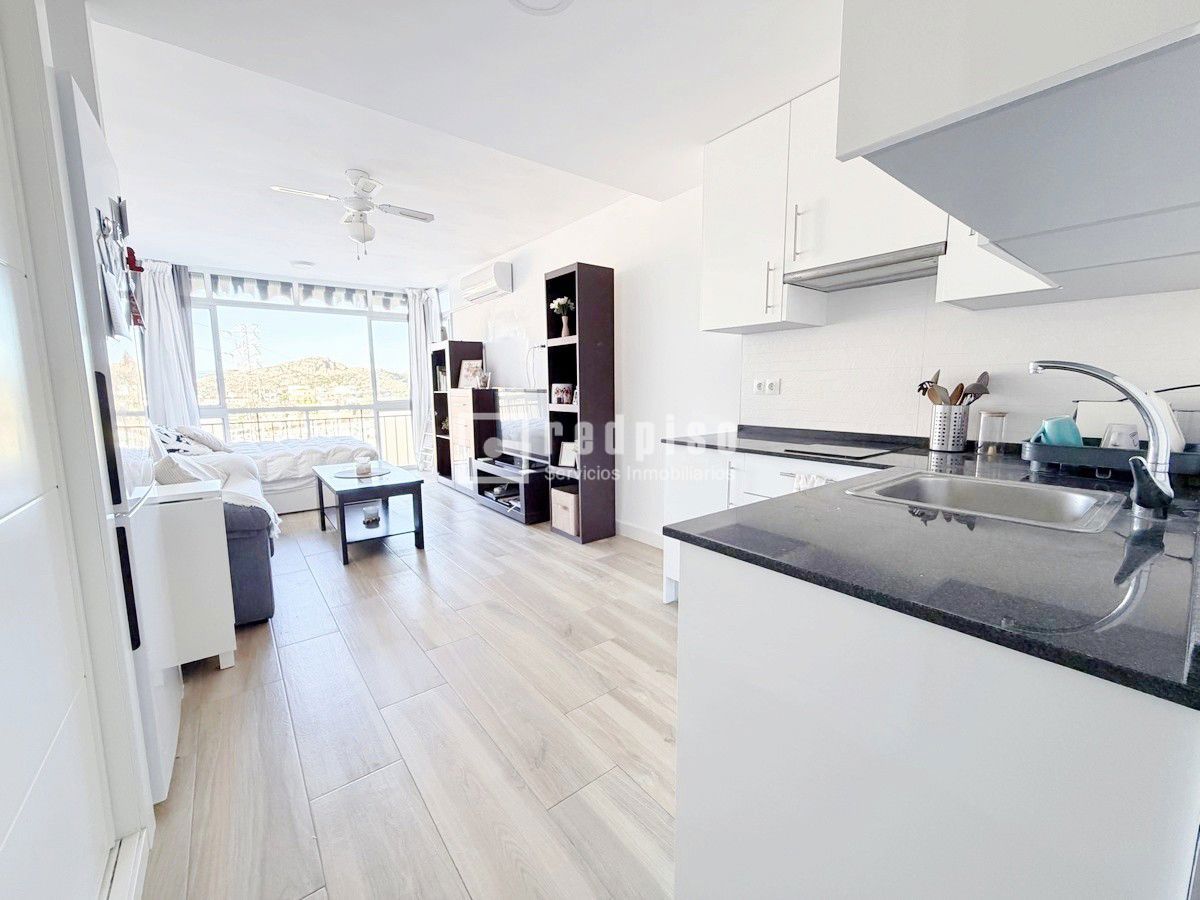 Vista exterior de Estudi en venda en Rincón de la Victoria amb Terrassa